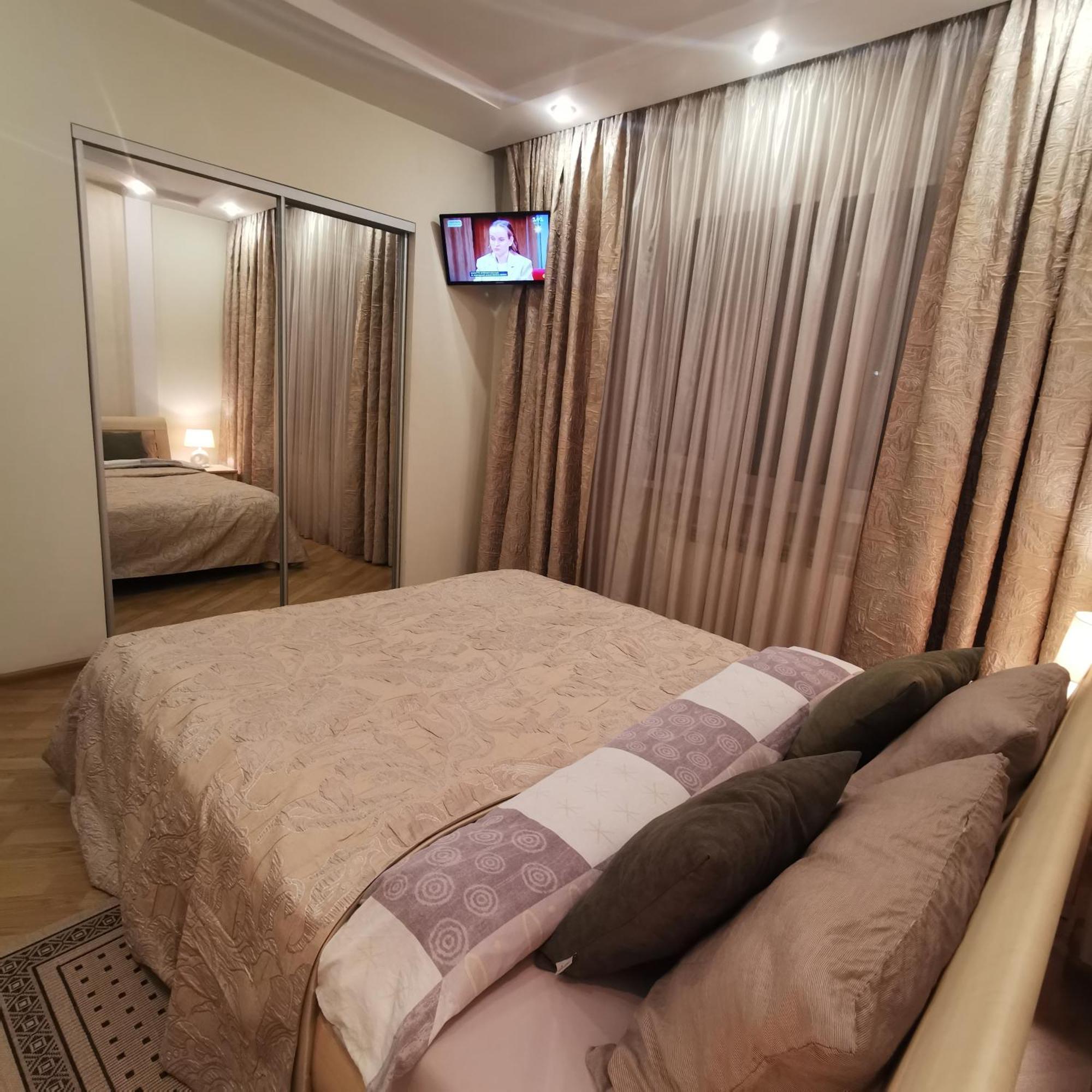 Big Apartment in Rivne center Buitenkant foto