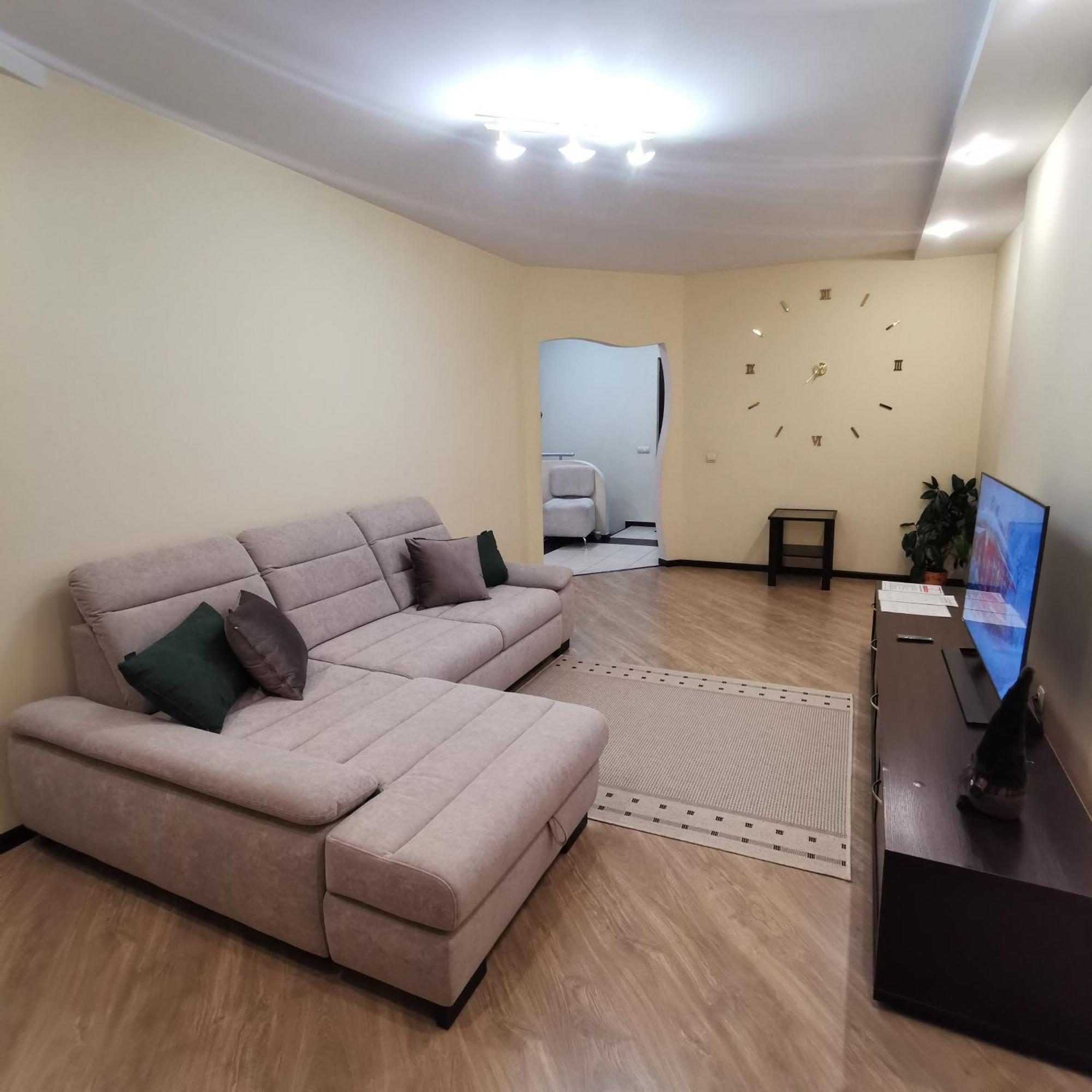 Big Apartment in Rivne center Buitenkant foto