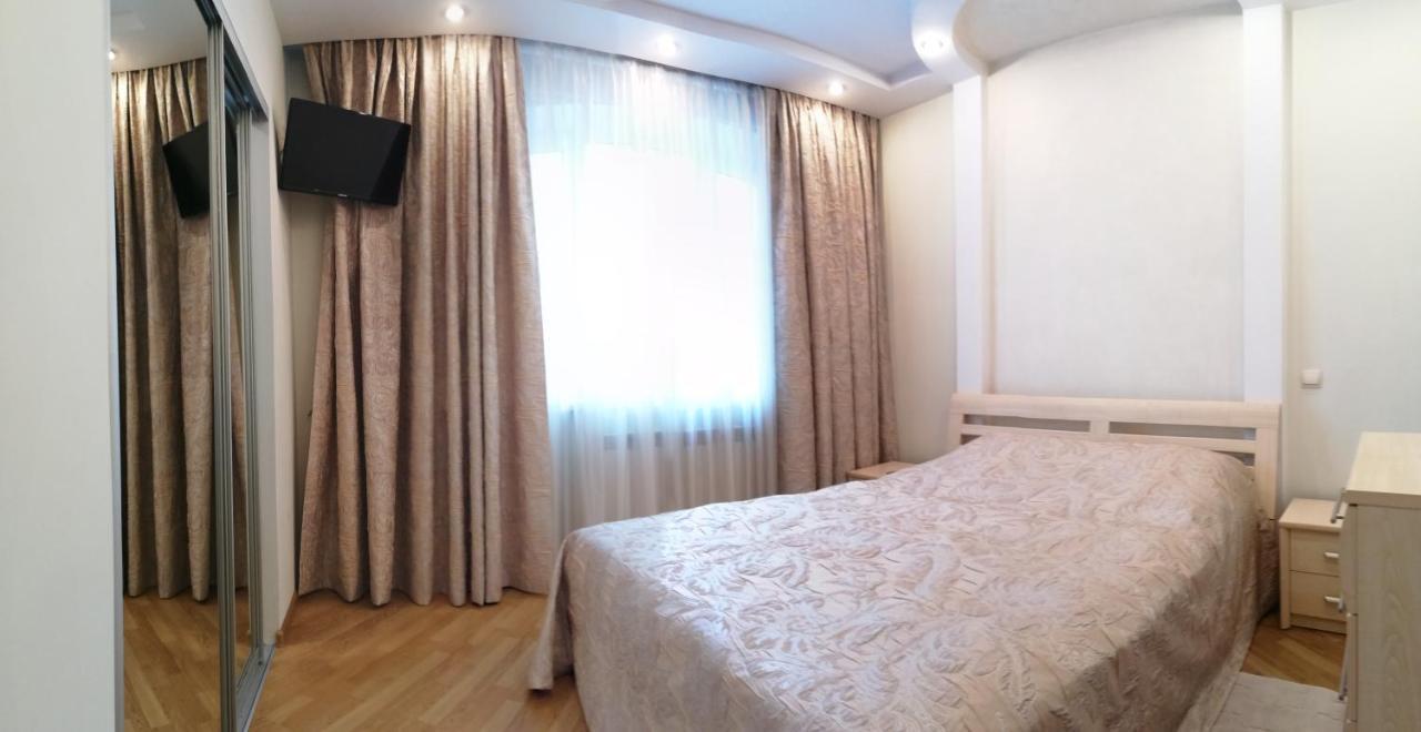 Big Apartment in Rivne center Buitenkant foto